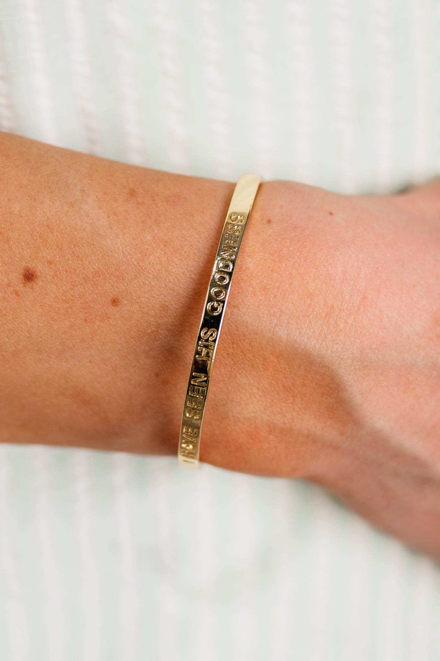 Treasure Jewels I Have Seen His Goodness Bangle - Gold