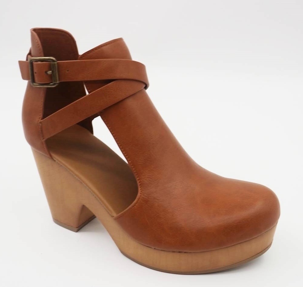 Advanced Clogs - Tan Final Sale