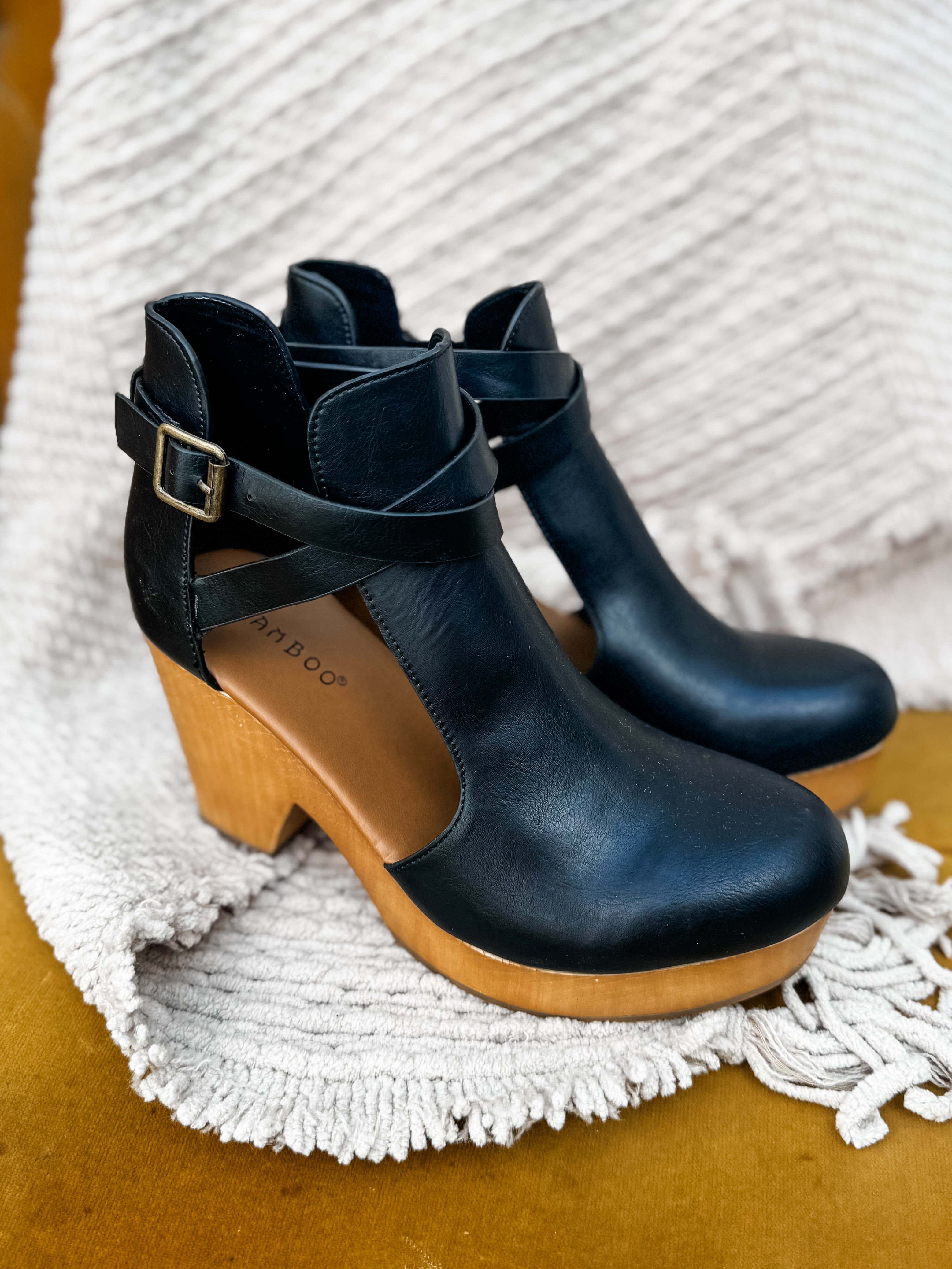 Advanced Clogs - Black – Re-Fabbed Boutique