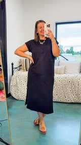 Effortless Midi Dress with Side Slit - Black DOORBUSTER