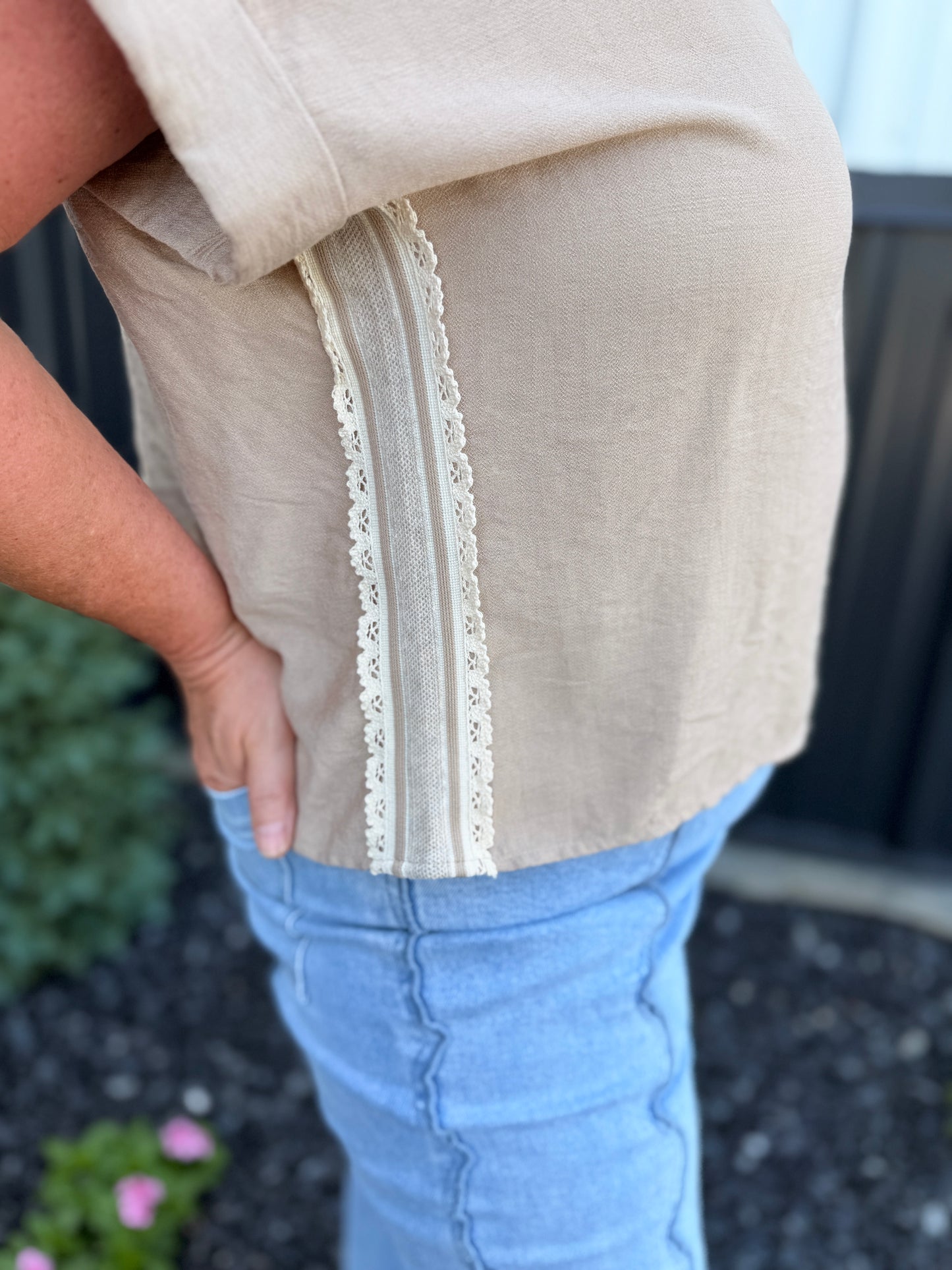 Lace Trim V-neck Short Sleeve Blouse