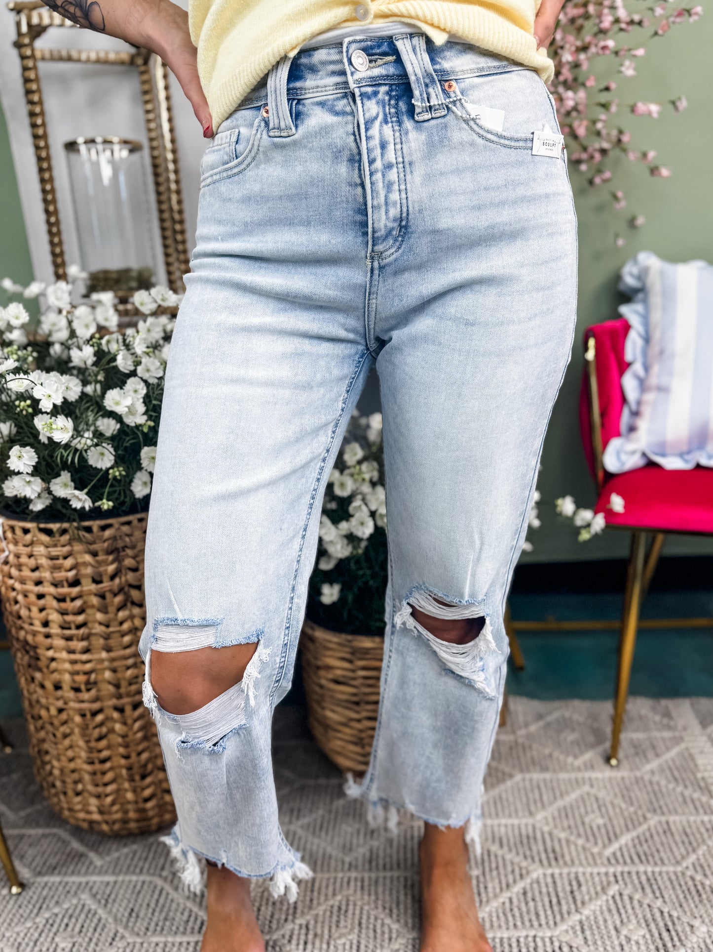 Wide-Leg Jeans With Knee Distressing - EOS Final Sale