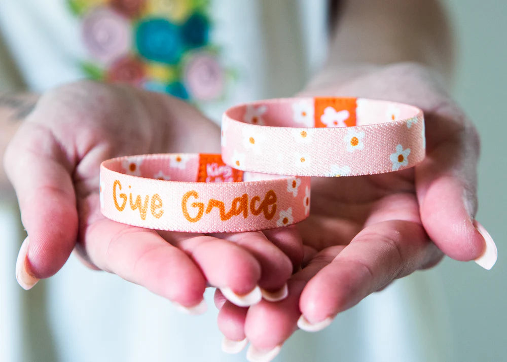 Give Grace Daisy Bracelet