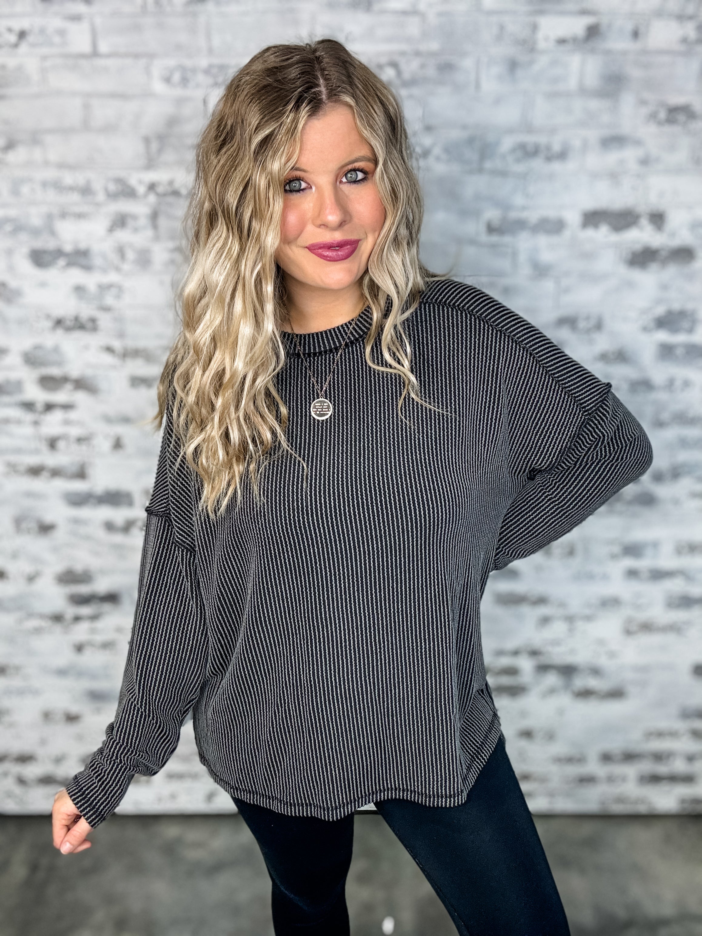 Relaxed Horizon Twist Rib Top - Black