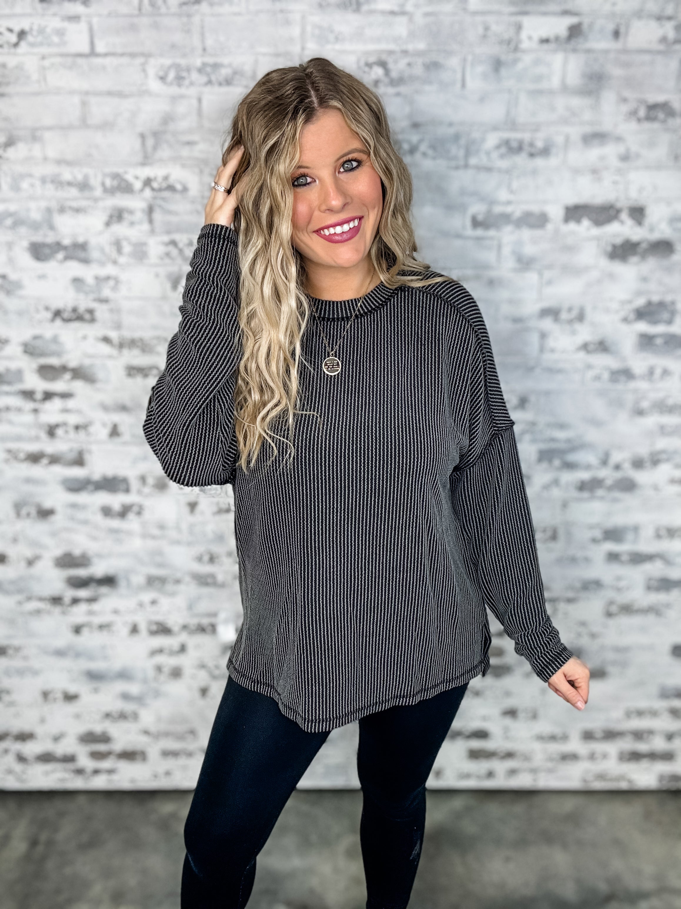 Relaxed Horizon Twist Rib Top - Black