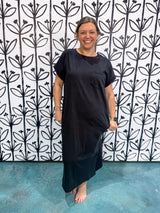 Effortless Midi Dress with Side Slit - Black DOORBUSTER
