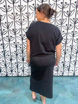 Effortless Midi Dress with Side Slit - Black DOORBUSTER