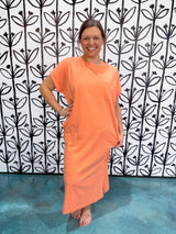 Effortless Midi Dress with Side Slit - Coral | DOORBUSTER