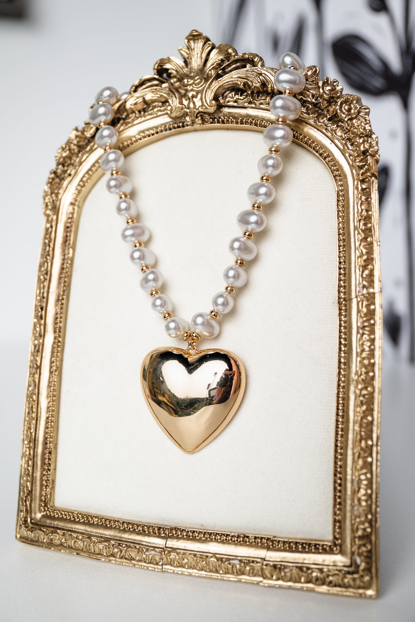Heart Pendant Oval Pearl Necklace
