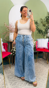 Retro High-Rise Wide Leg Pleated Jeans - Light Wash