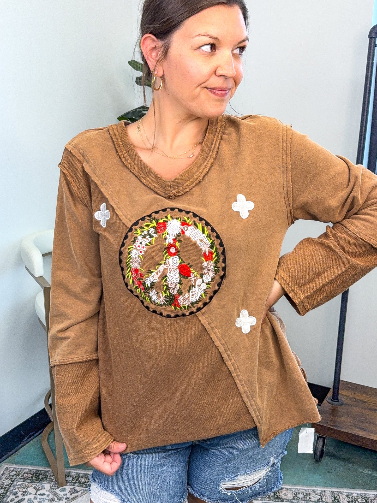 Ladies Embroidery Rolled Edge V-Neck Pullover Blouse