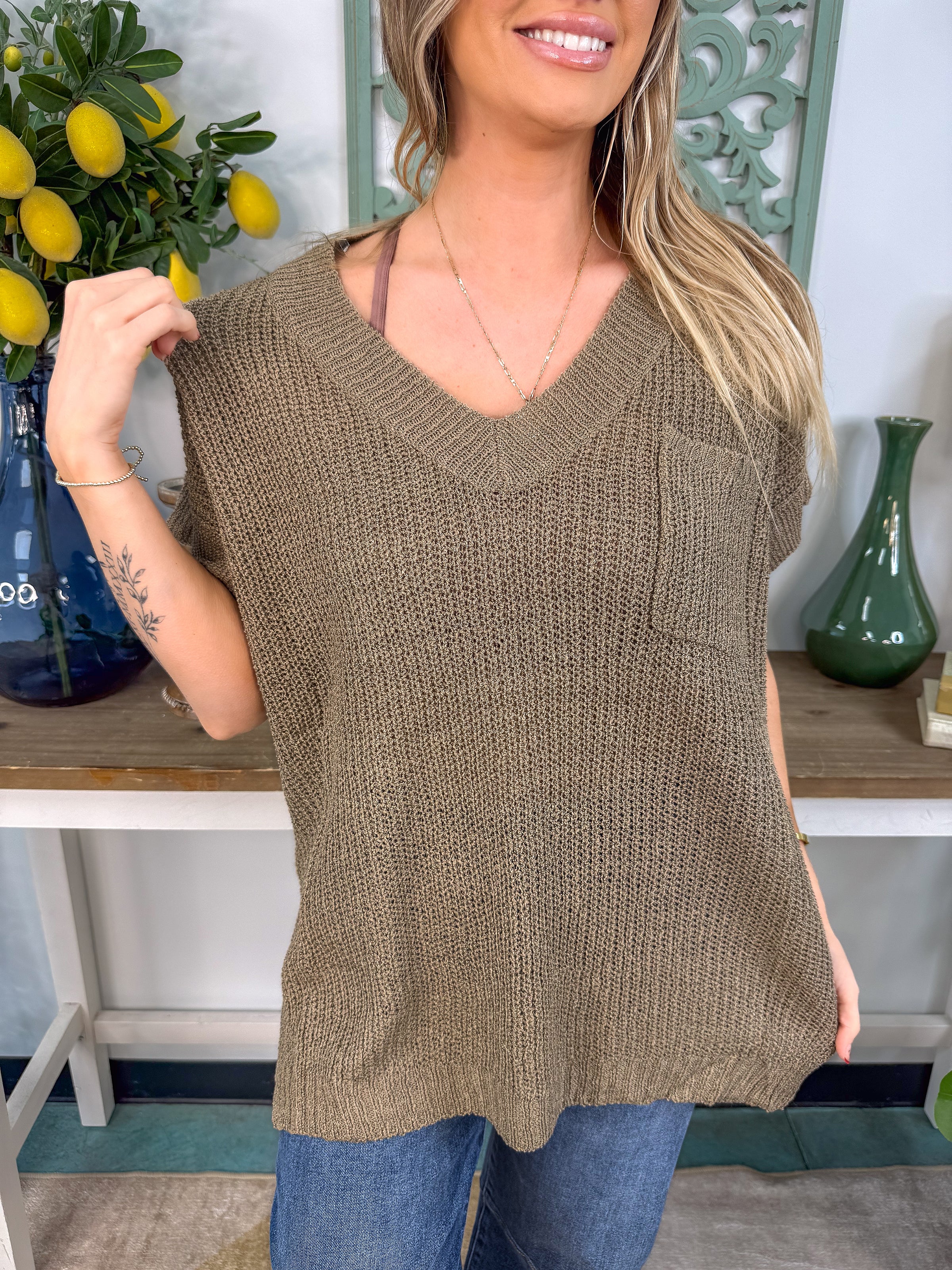 Lightweight Knit V-Neck Top - Mocha