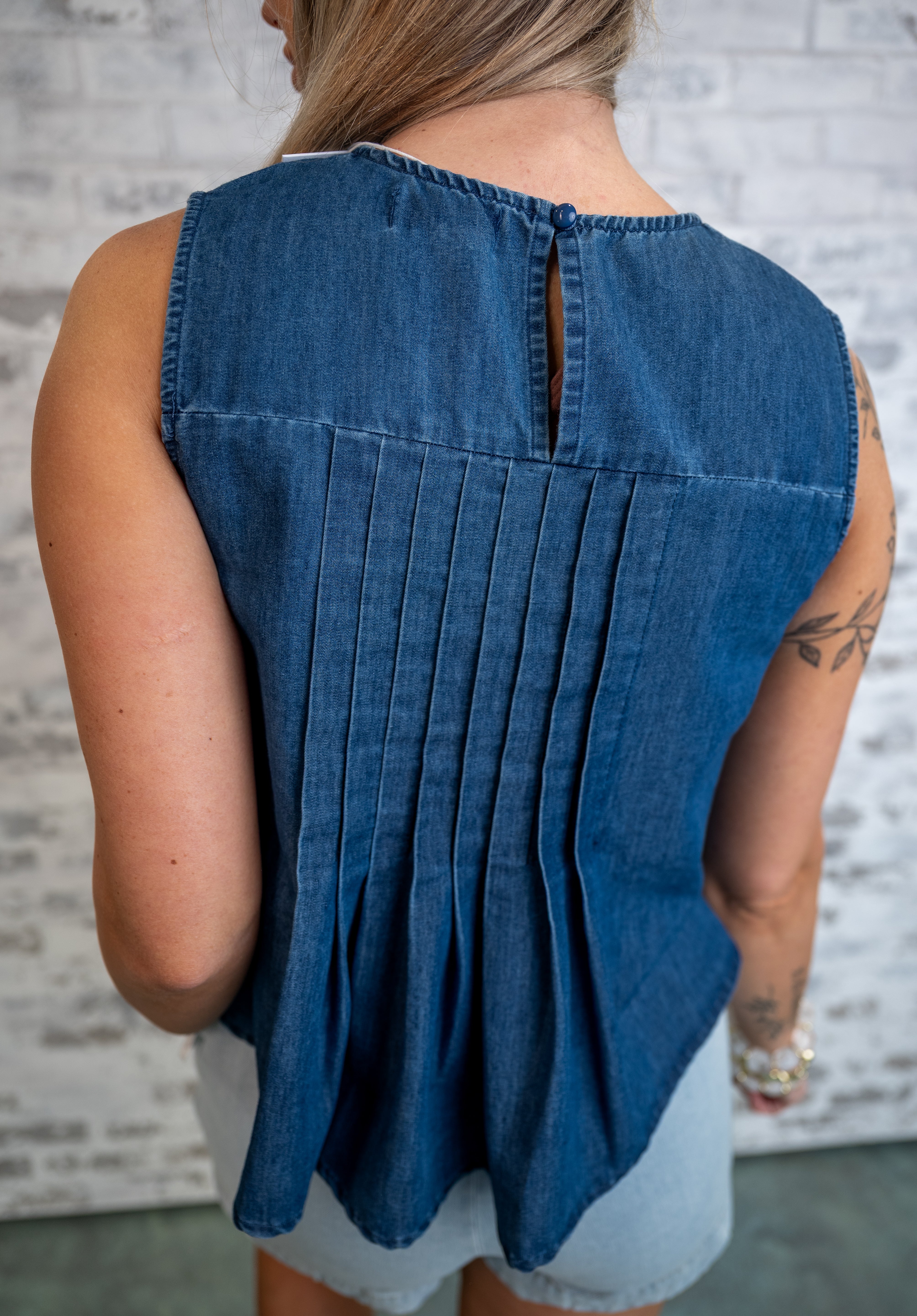 Pleated Swing Sleeveless Top