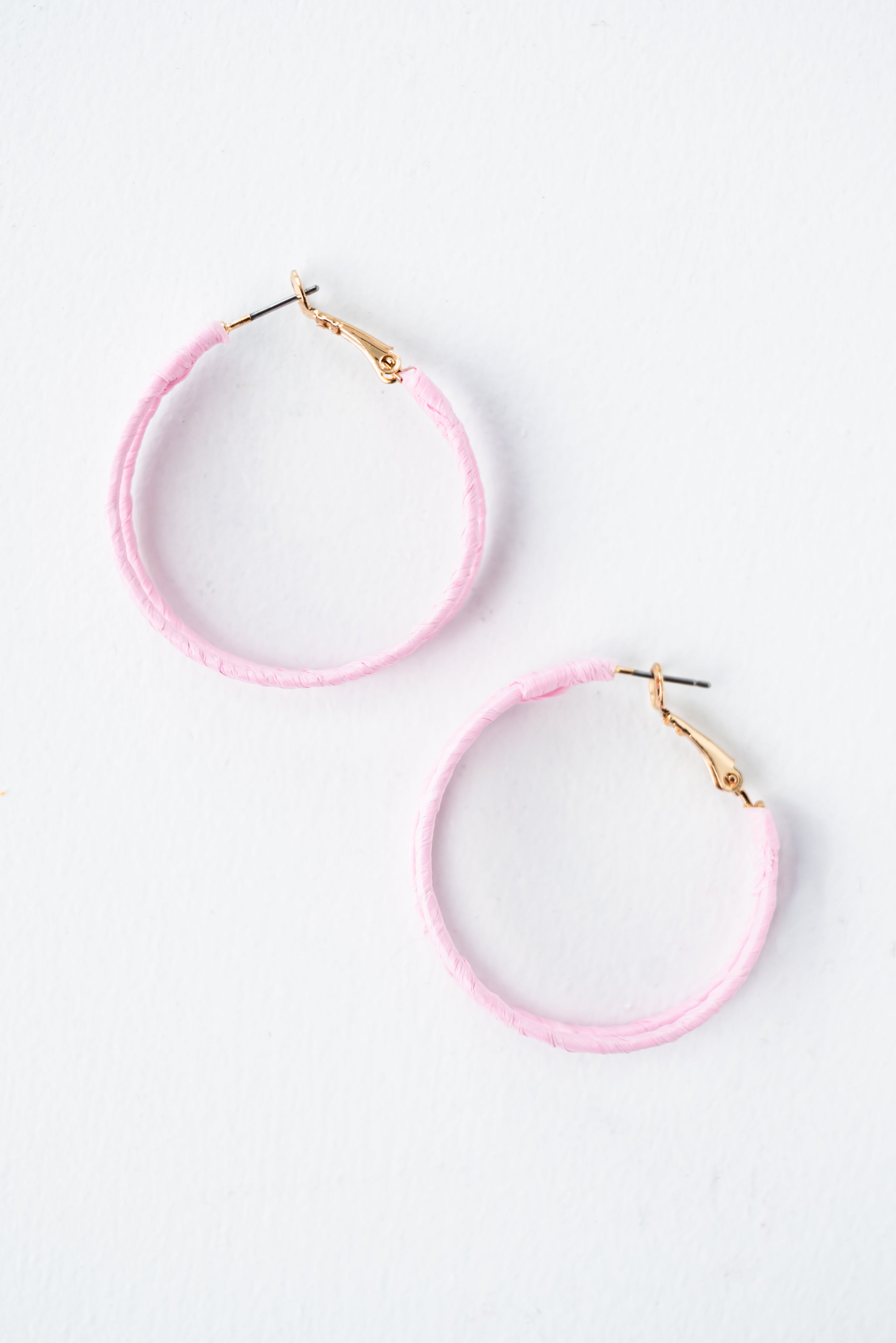 Raffia-Wrapped Double Hoop Earrings - Light Pink