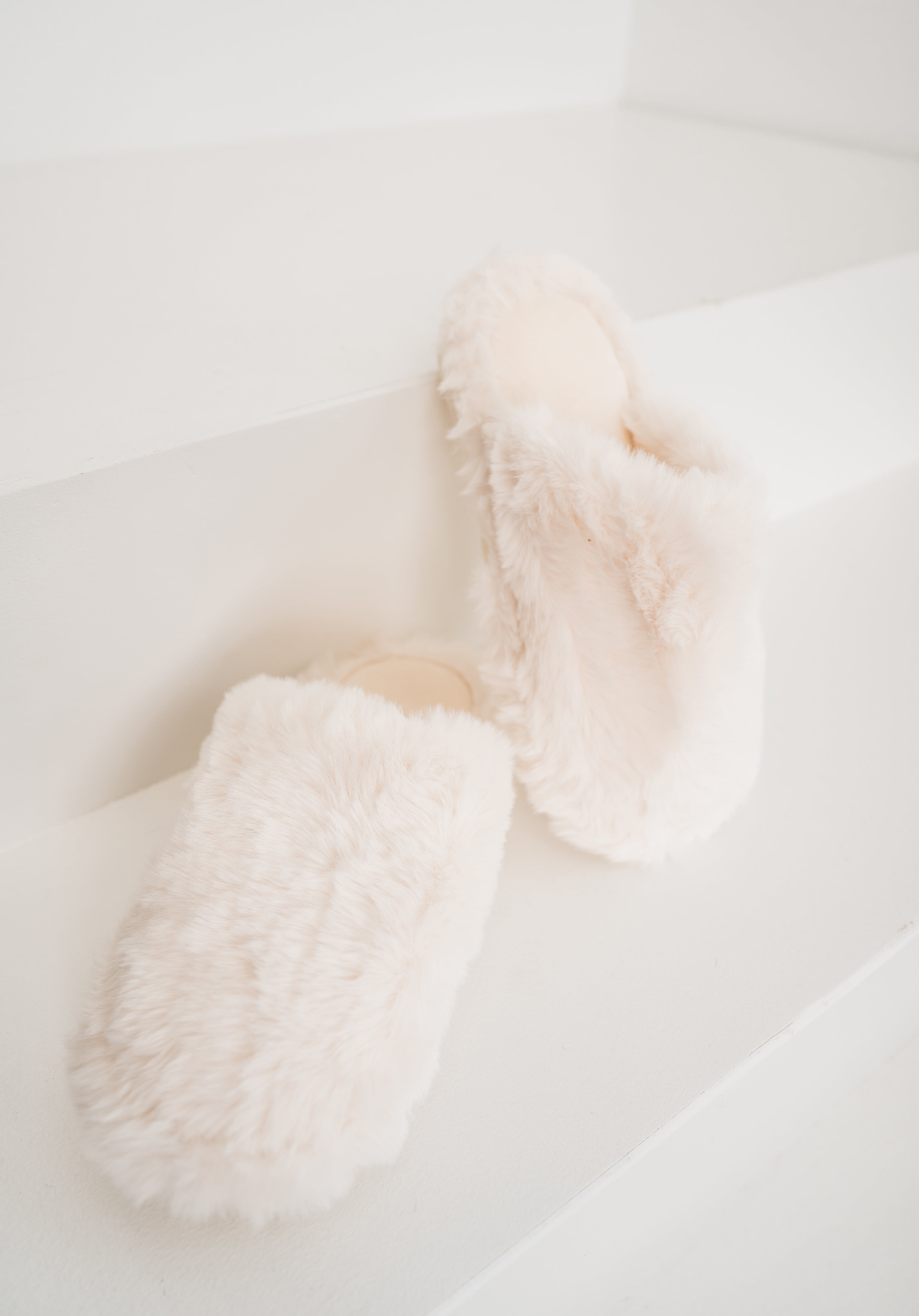 Snuggle Cloud Slippers - White