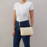 HOBO: Darcy Carry-All in Butter Yellow
