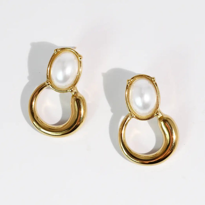 Pearly Vintage Stud Earring